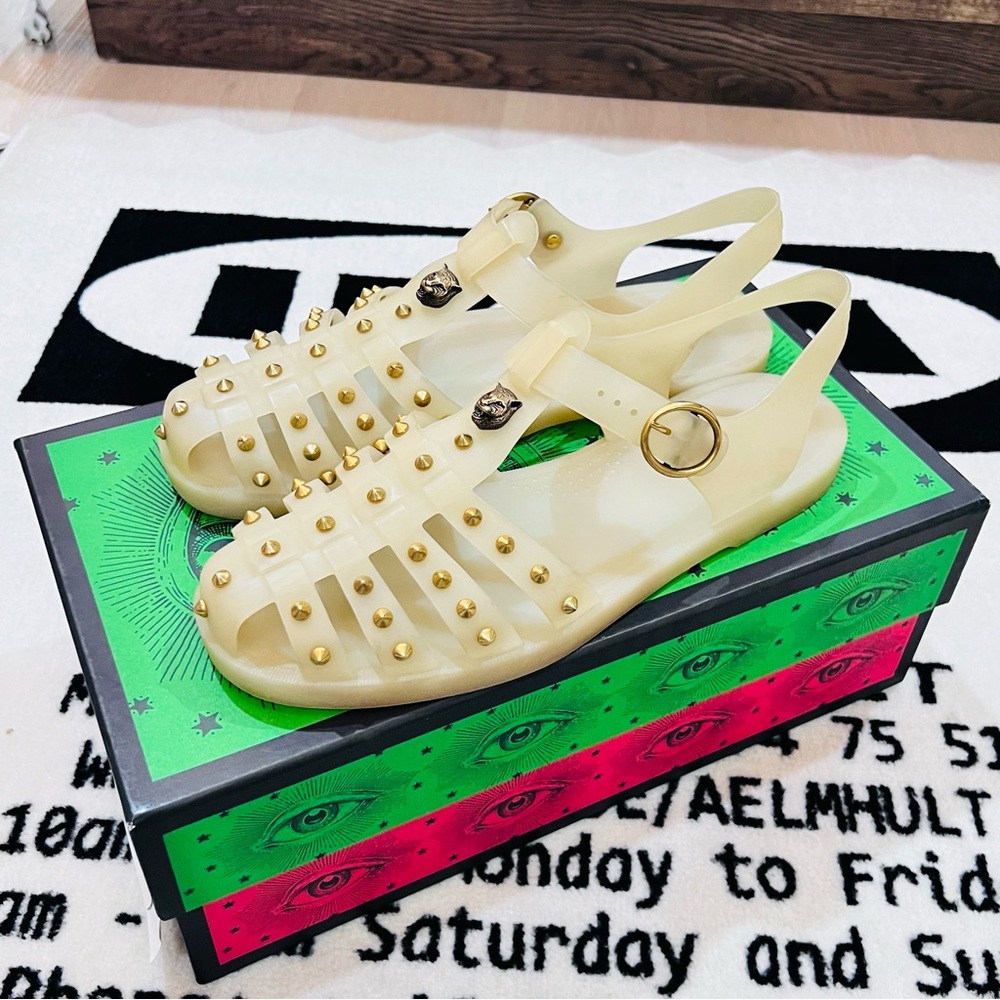 Gucci Tiger Feline Head Metal Studded Rubber Jelly Sandal - Cream/Gold